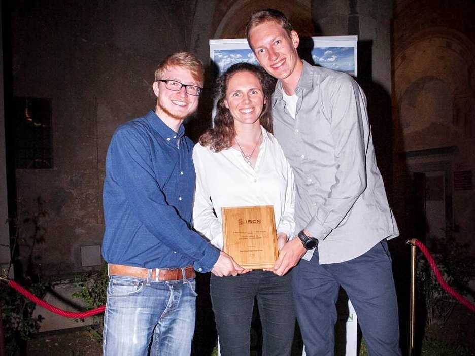 Celebrating winning the Student Leadership award for the Zurich Sustainability Week: (from the left) Lorenz Keysser, Simon Liebi and Rosa Brown. (Photo: zVg)