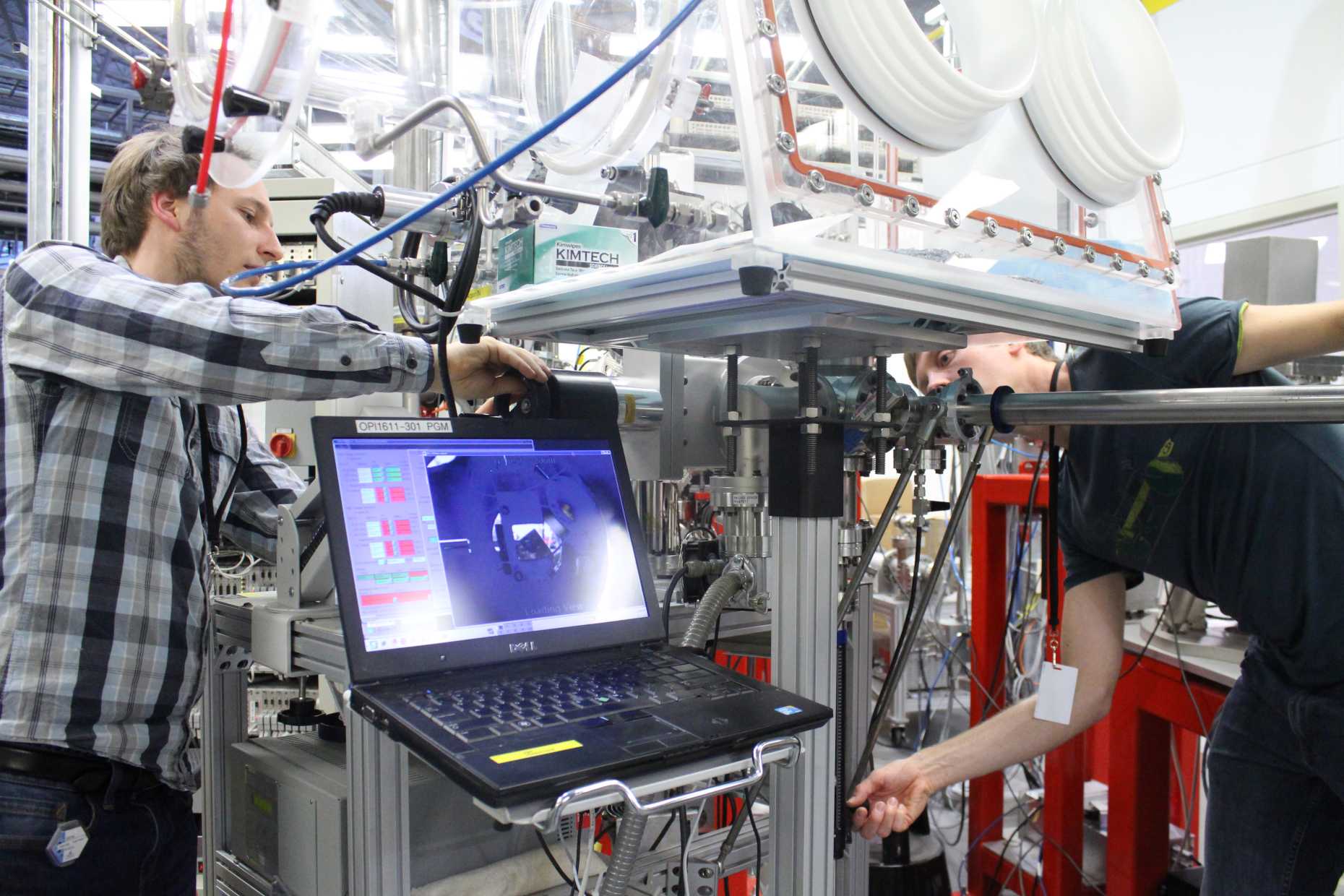 Christian Vogel and colleague Hannes Herzel are loading a soil sample in the vacuum sample chamber of the VLS-PGM beamline at the Canadian Light Source. Photo: Canadian Light Source 