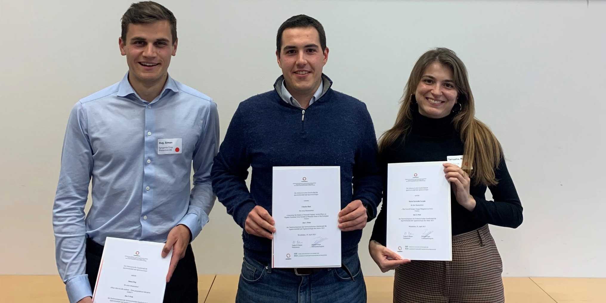The winners of the SGA Young Scientists Award 2023: Simon Hug, Charles Rees, Marta Tarruella (from left to right)