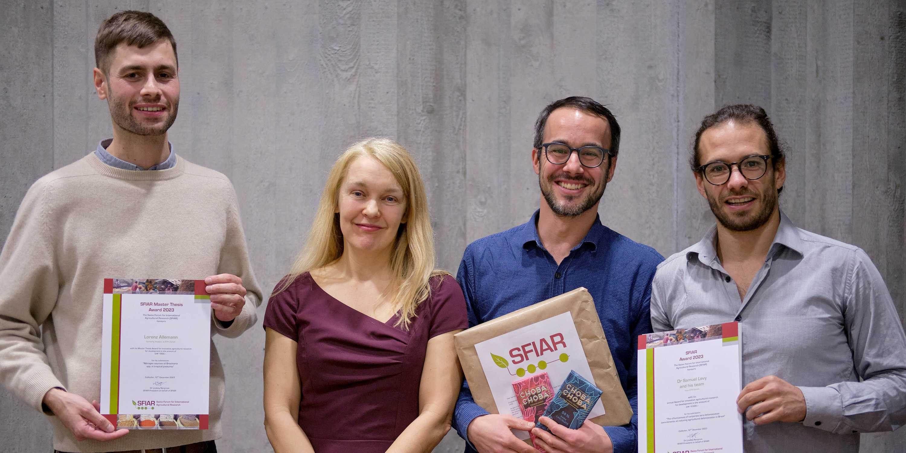 From left: Lorenz Allemann, Lindsey Norgrove (SFIAR president), Matthieu Stigler und Federico Cammelli (from Samuel Levy's research group) 