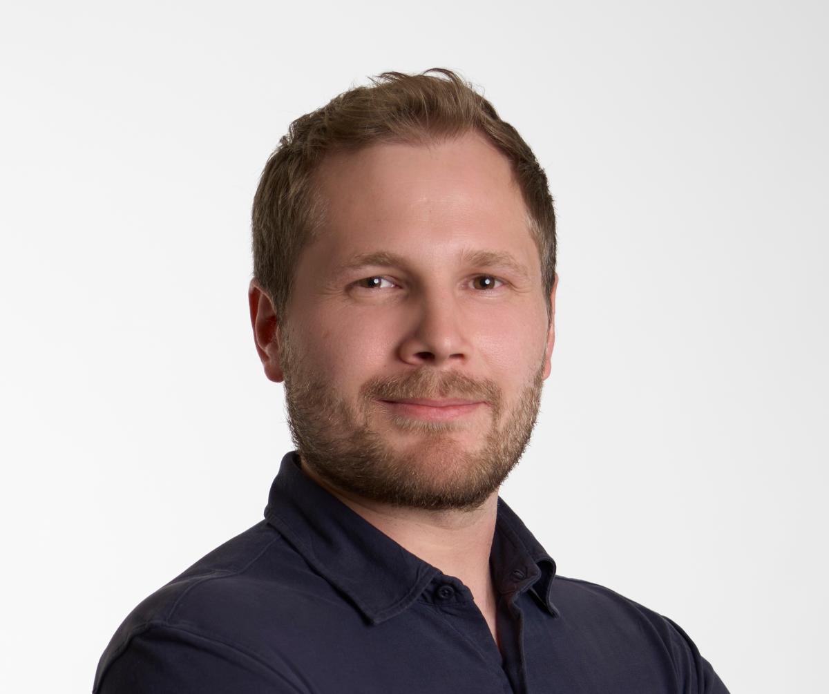 Dr.  Oliver Reutimann