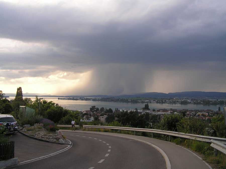 Enlarged view: Storm cloud over Lake Constance (Photo: M. Graf)