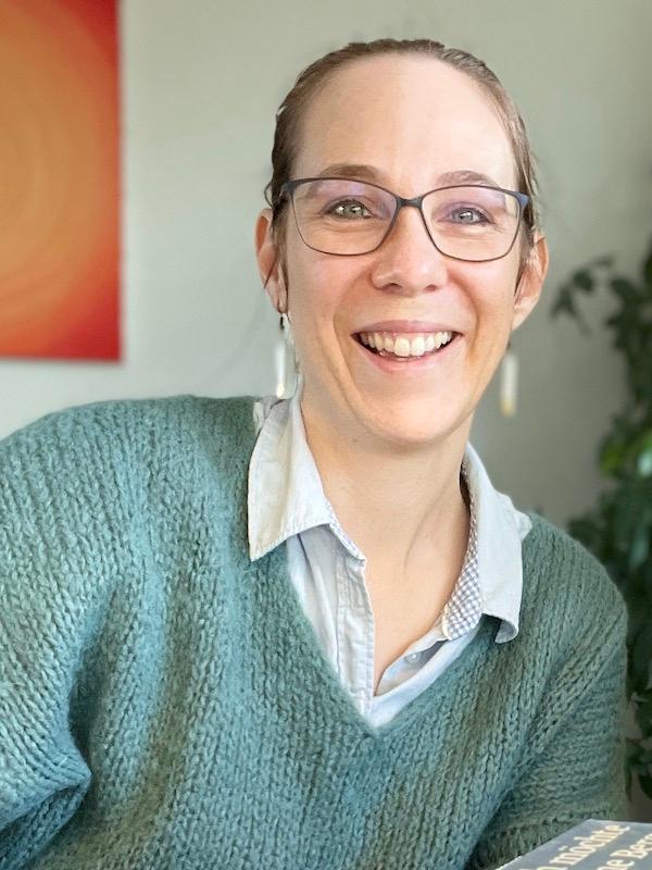 Dr.  Sonja Hassold