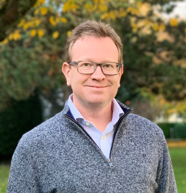 Dr.  Simon Bull