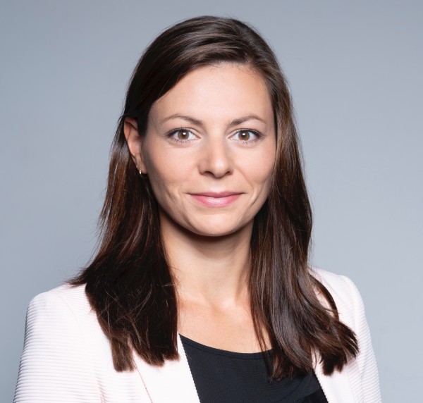 Dr.  Christina Hartmann