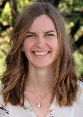 Dr.  Carmen Steinmann