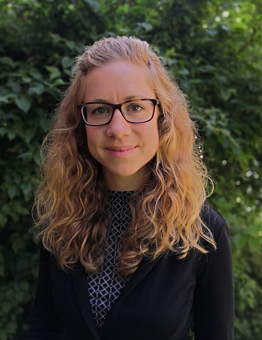 Dr.  Petra Sieber